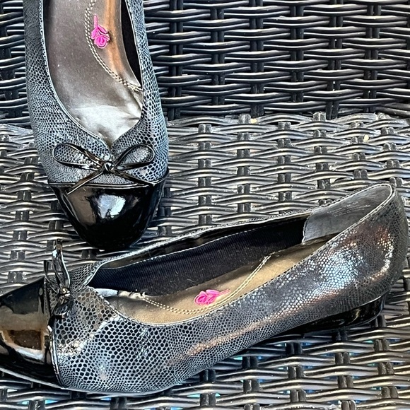 Ros Hommerson Women's Black Loafers - Picture 5 of 7